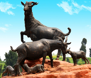 山羊玻璃钢群雕