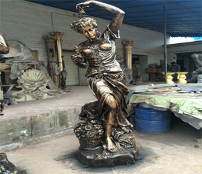 眉山地产春美女