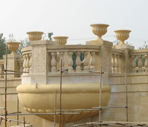 <b>牧马山花盆雕塑</b>