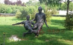 <b>足球男孩铜雕</b>